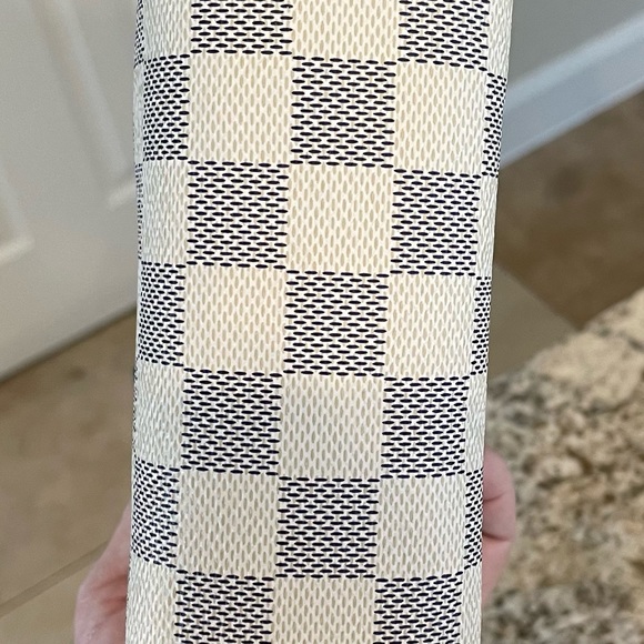 ❌SOLD❌Authentic Louis Vuitton Damier Azur cosmetic bag - Picture 6 of 7